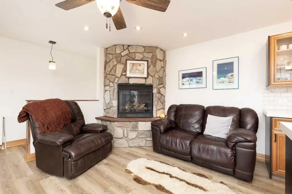 11333 20 Avenue Blairmore AB T0K0E0