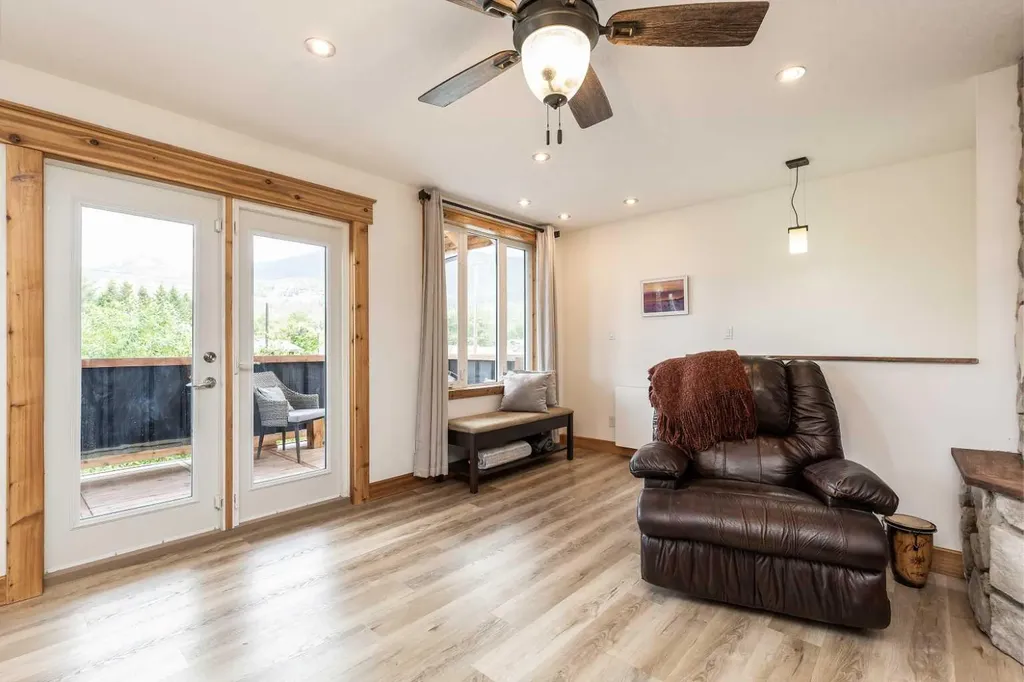 11333 20 Avenue Blairmore AB T0K0E0