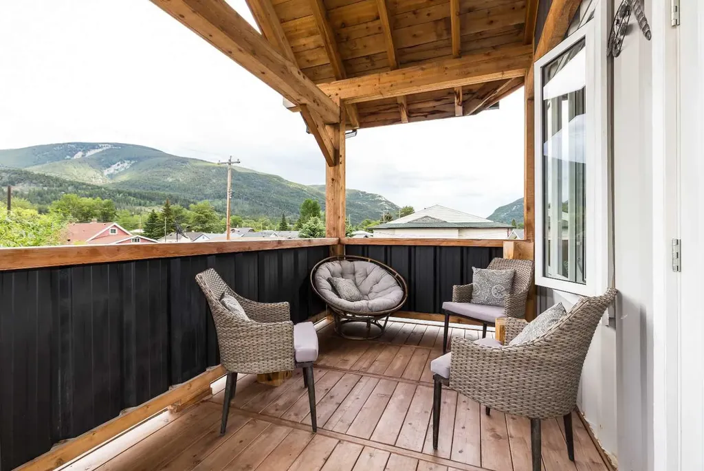 11333 20 Avenue Blairmore AB T0K0E0