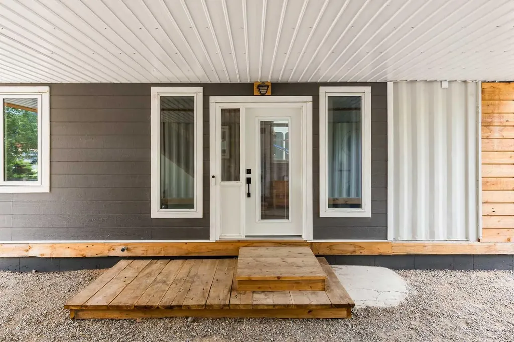 11333 20 Avenue Blairmore AB T0K0E0