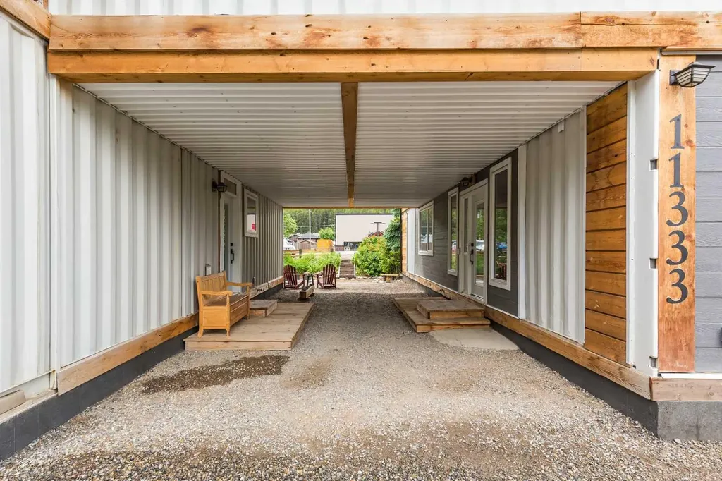 11333 20 Avenue Blairmore AB T0K0E0