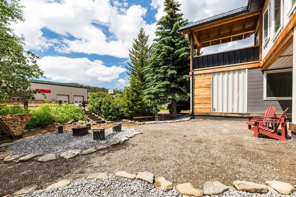 11333 20 Avenue Blairmore AB T0K0E0