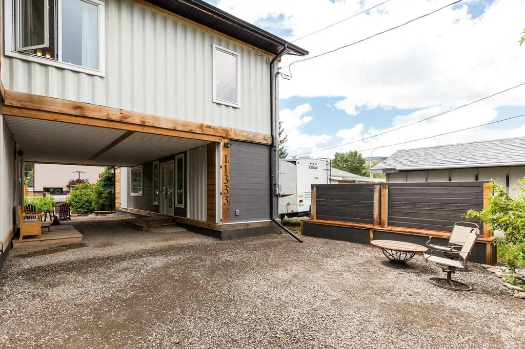 11333 20 Avenue Blairmore AB T0K0E0