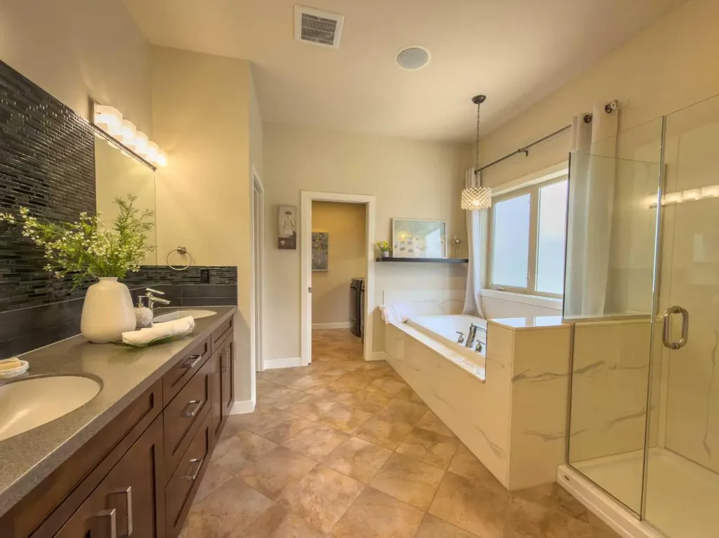 534 Canyon Cove W Lethbridge AB T1K 2N4