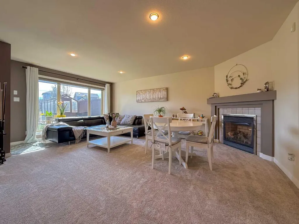 534 Canyon Cove W Lethbridge AB T1K 2N4