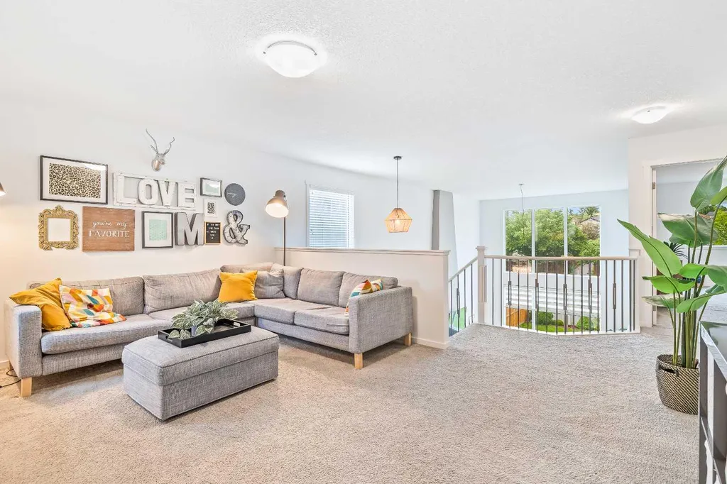 15 Tuscany Ridge Manor NW Calgary AB T3L 0E4