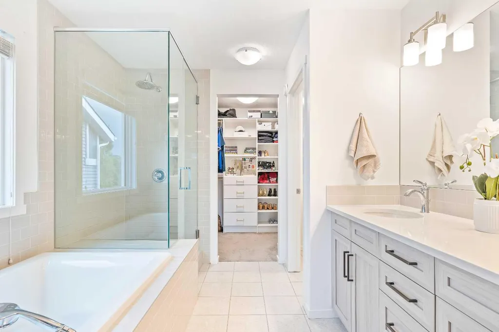 15 Tuscany Ridge Manor NW Calgary AB T3L 0E4