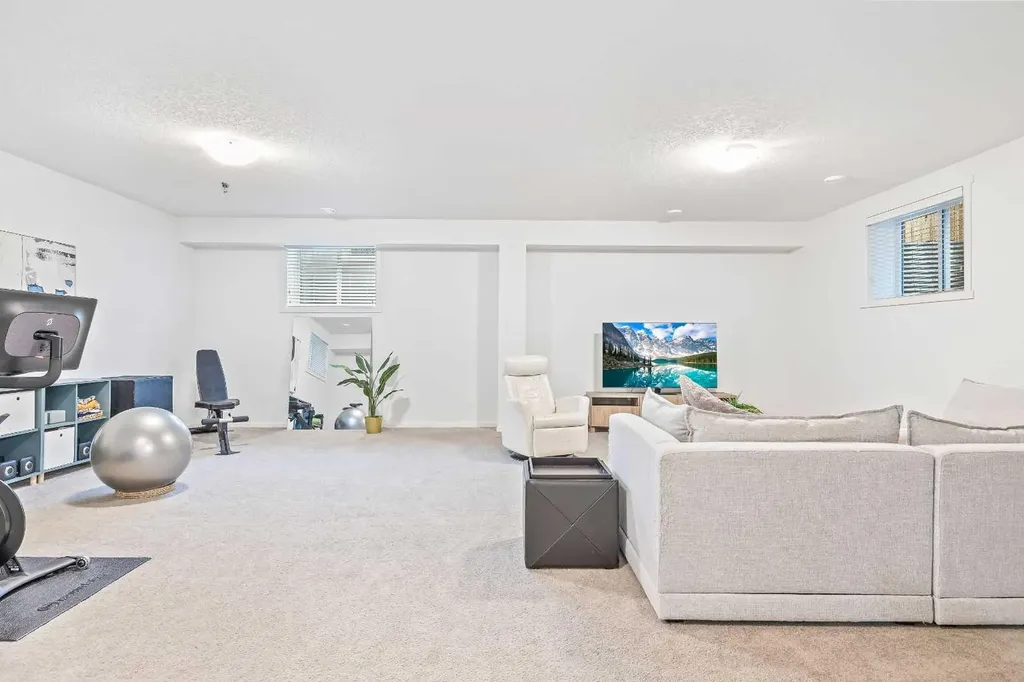 15 Tuscany Ridge Manor NW Calgary AB T3L 0E4
