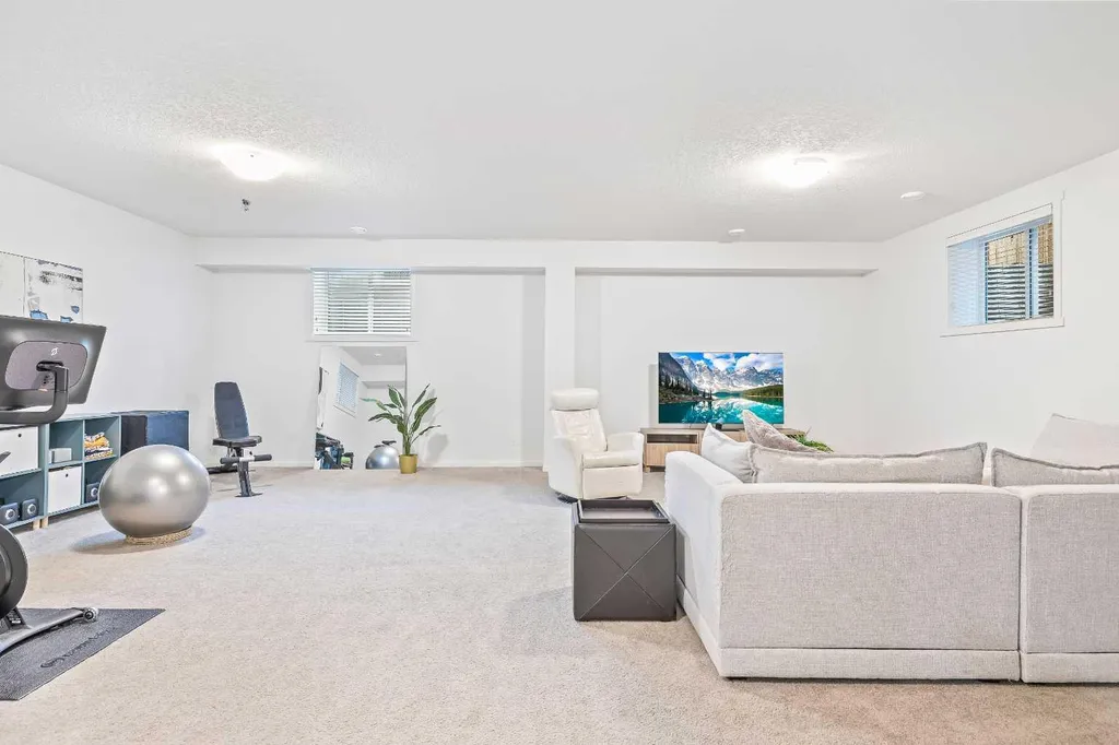 15 Tuscany Ridge Manor NW Calgary AB T3L 0E4