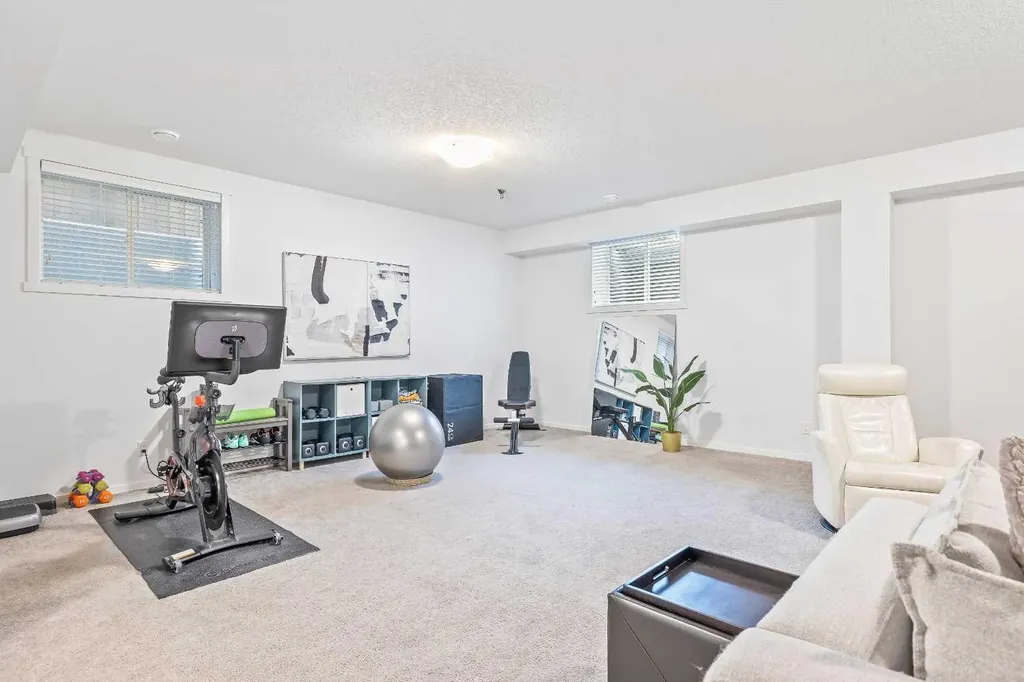 15 Tuscany Ridge Manor NW Calgary AB T3L 0E4