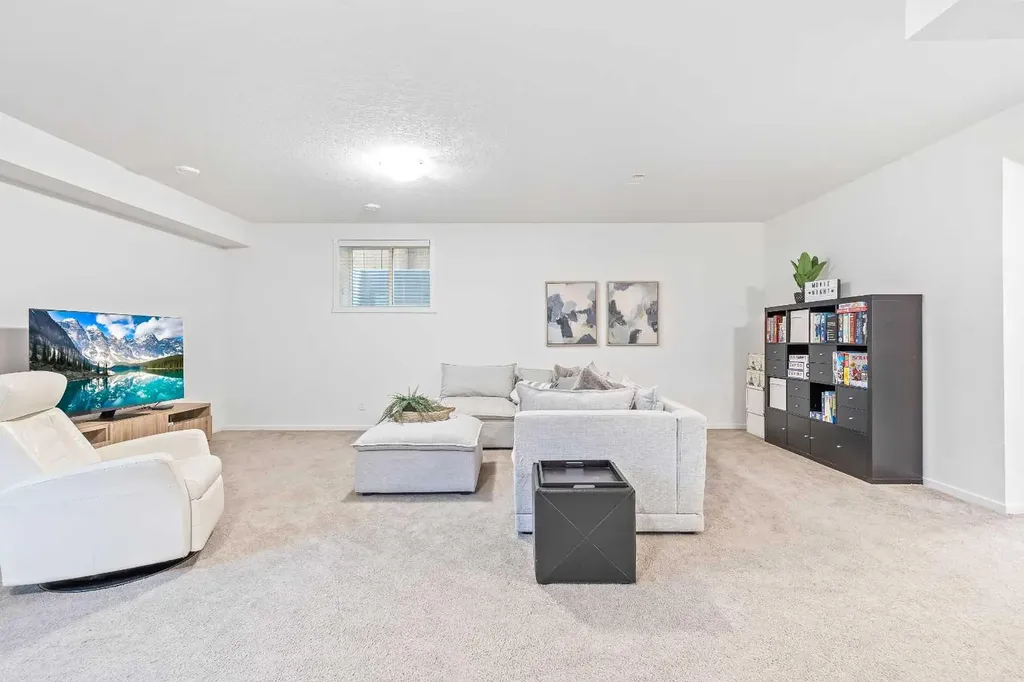 15 Tuscany Ridge Manor NW Calgary AB T3L 0E4