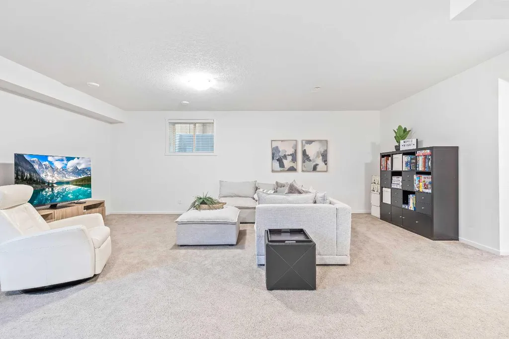 15 Tuscany Ridge Manor NW Calgary AB T3L 0E4