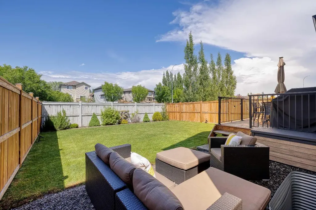 15 Tuscany Ridge Manor NW Calgary AB T3L 0E4