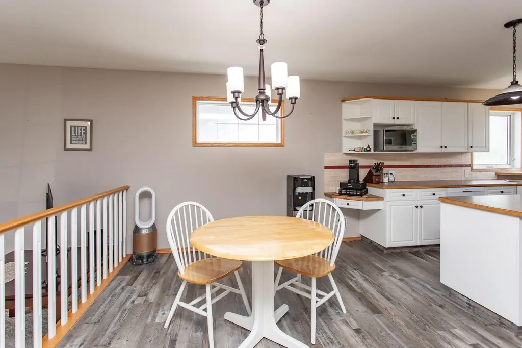 21 Royal Crescent Lacombe AB T4L2H7