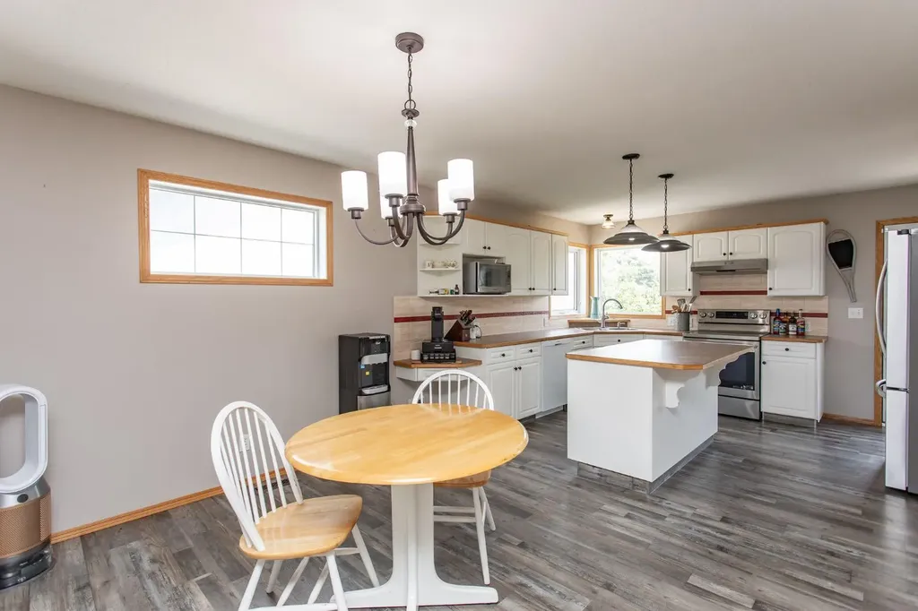 21 Royal Crescent Lacombe AB T4L2H7