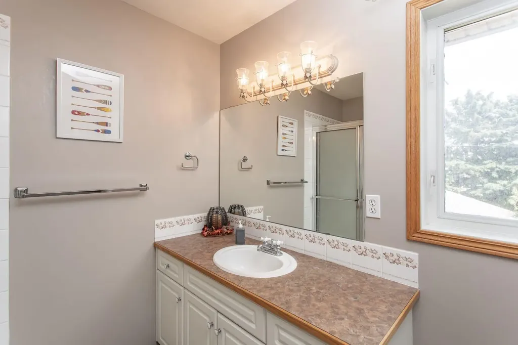 21 Royal Crescent Lacombe AB T4L2H7