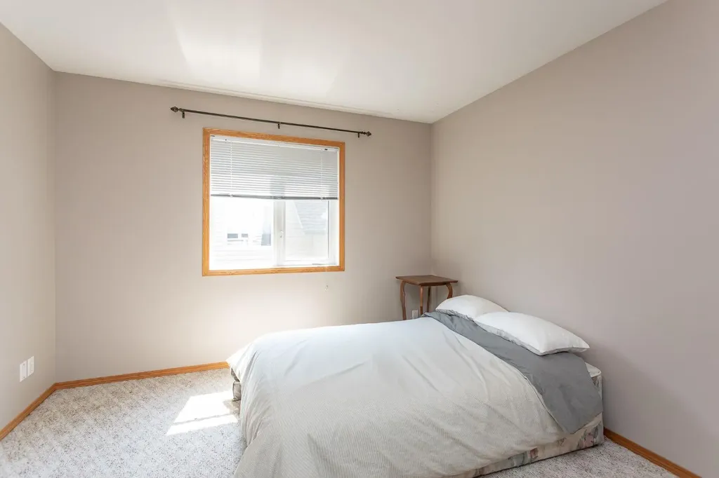 21 Royal Crescent Lacombe AB T4L2H7