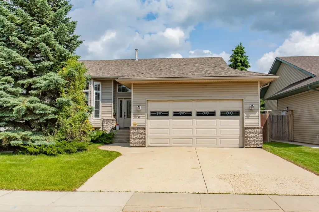21 Royal Crescent Lacombe AB T4L2H7