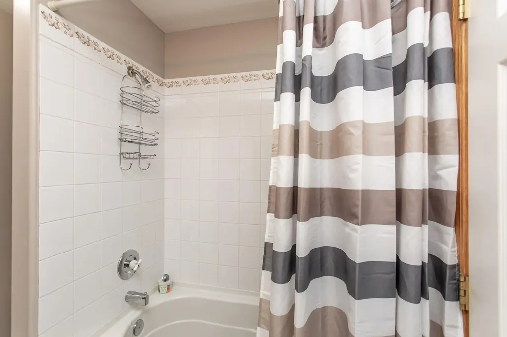 21 Royal Crescent Lacombe AB T4L2H7