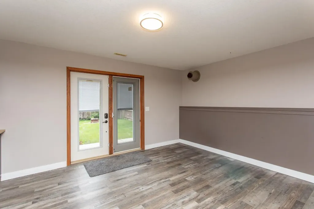 21 Royal Crescent Lacombe AB T4L2H7
