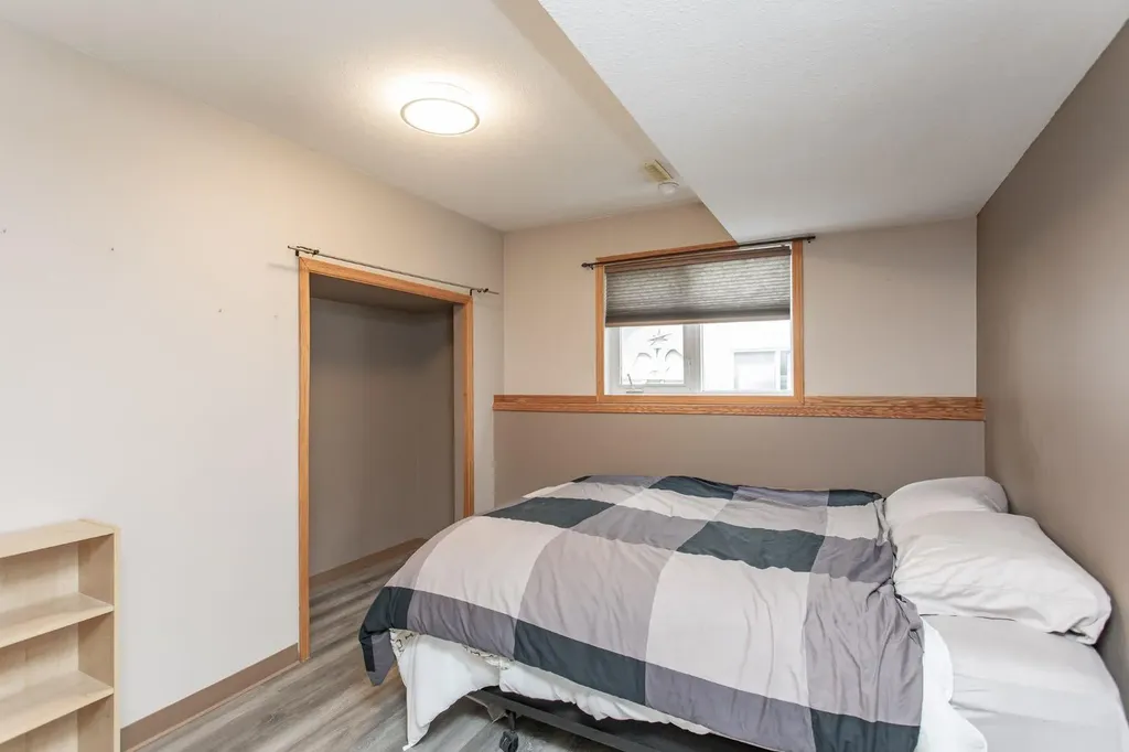 21 Royal Crescent Lacombe AB T4L2H7