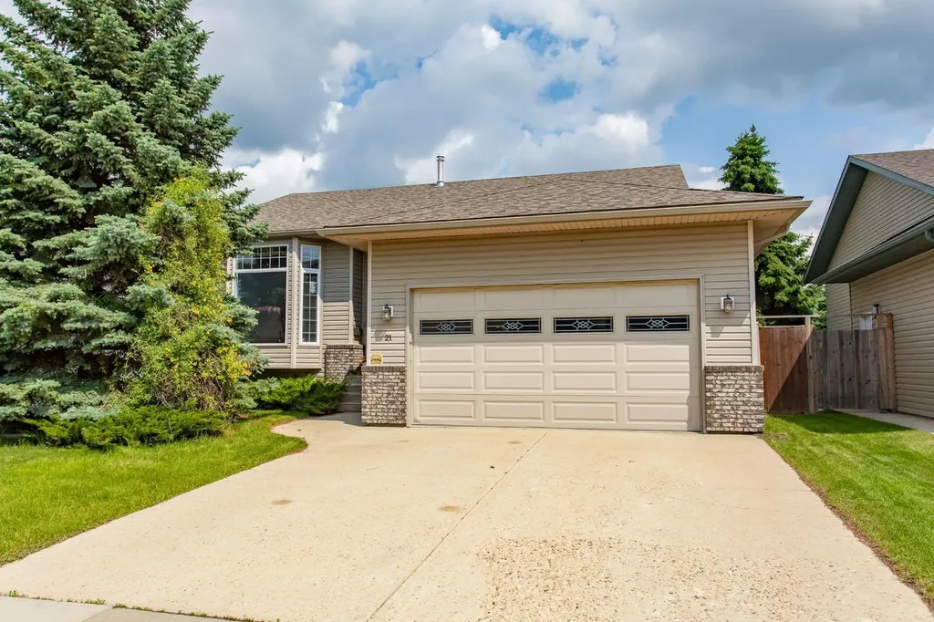 21 Royal Crescent Lacombe AB T4L2H7