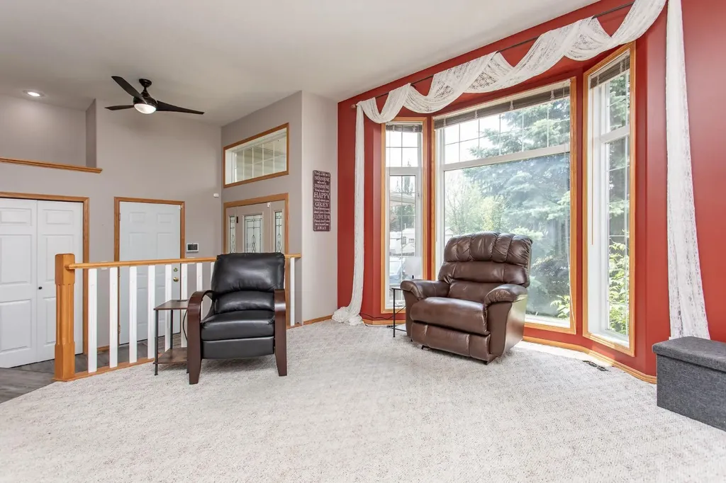 21 Royal Crescent Lacombe AB T4L2H7