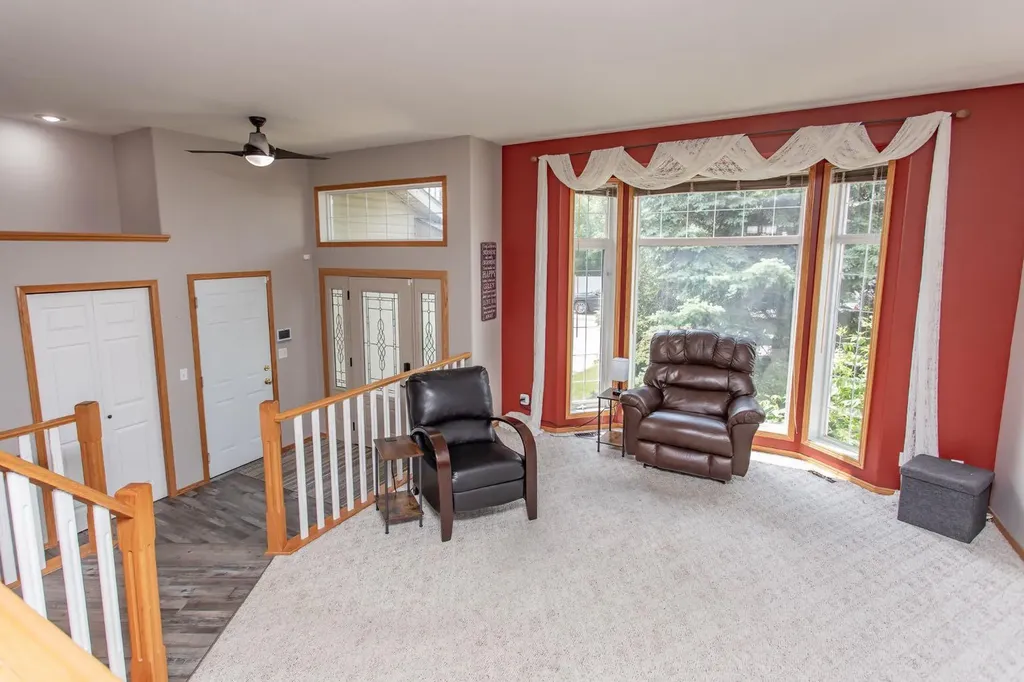 21 Royal Crescent Lacombe AB T4L2H7