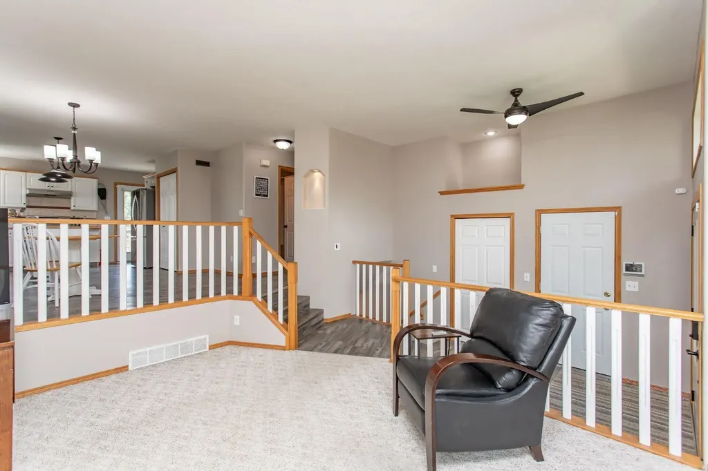 21 Royal Crescent Lacombe AB T4L2H7