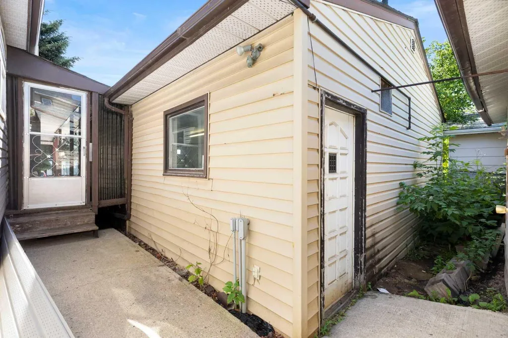 3819 1 Street NE Calgary AB T2E3E1