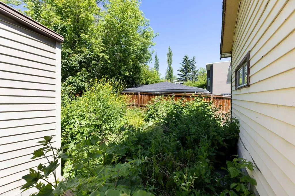3819 1 Street NE Calgary AB T2E3E1
