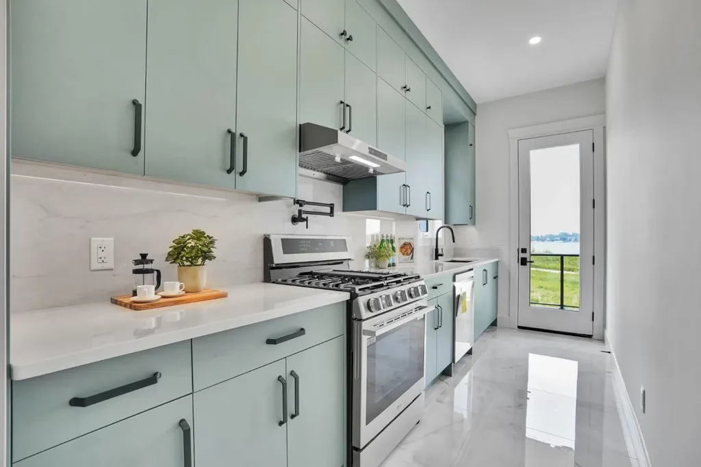 952 South Shore Terrace Chestermere AB T1X 3G2