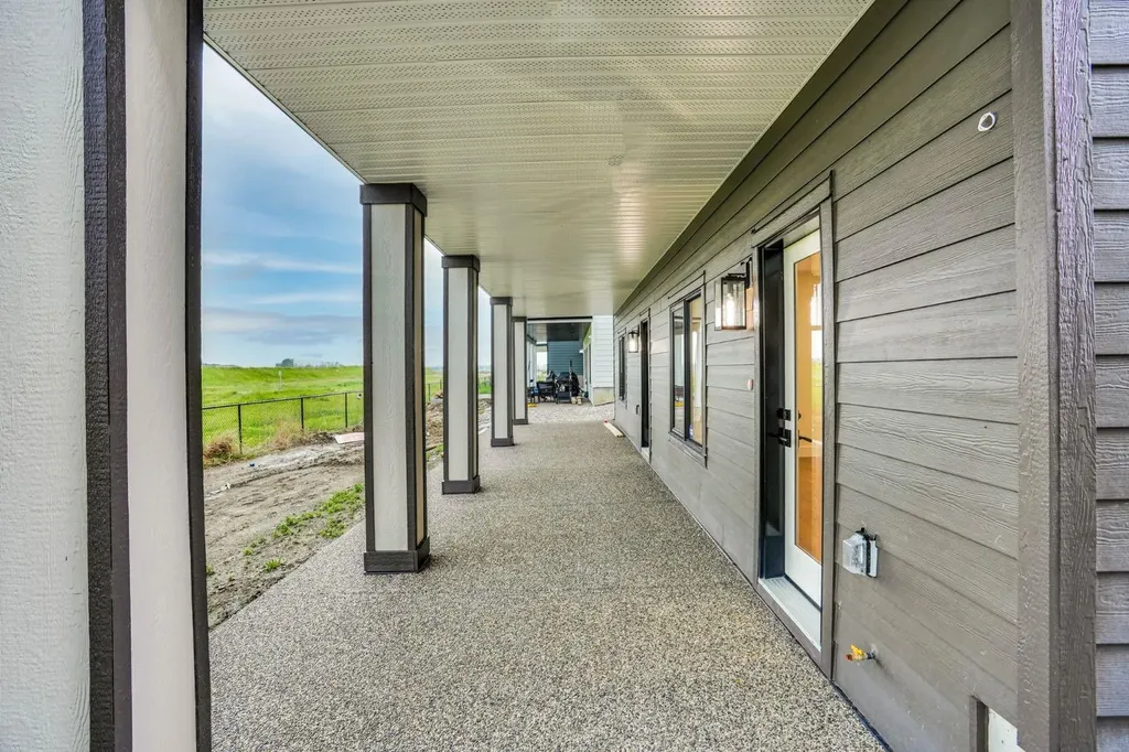 952 South Shore Terrace Chestermere AB T1X 3G2