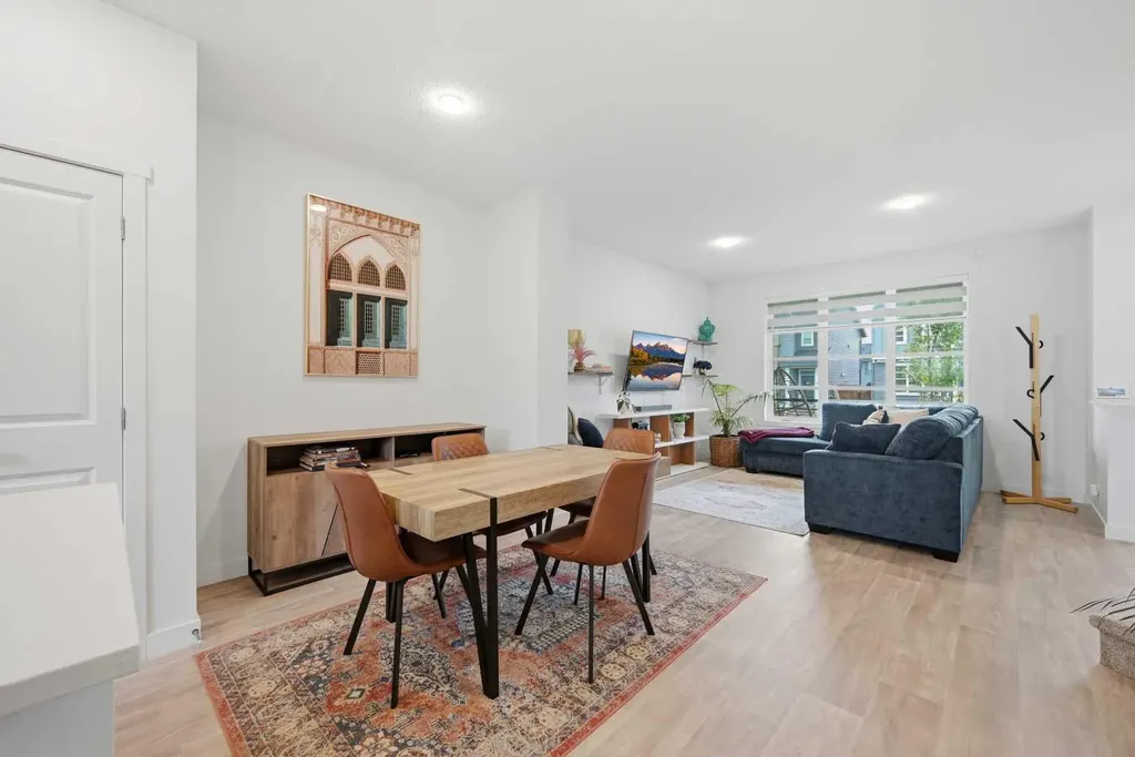 21 Carringvue Link NW Calgary AB T3P 1K7