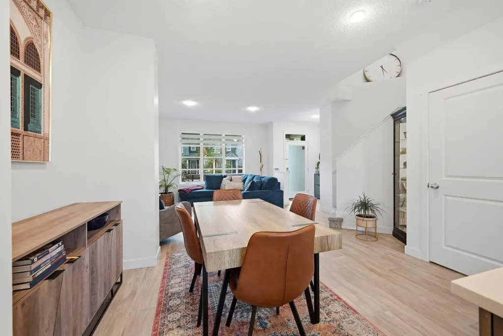 21 Carringvue Link NW Calgary AB T3P 1K7