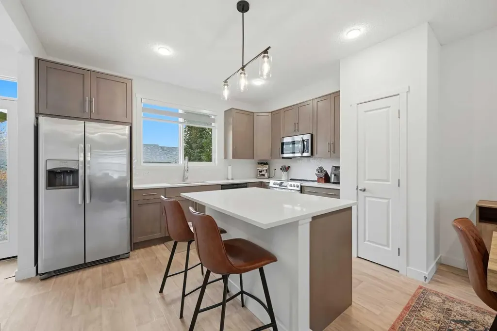 21 Carringvue Link NW Calgary AB T3P 1K7