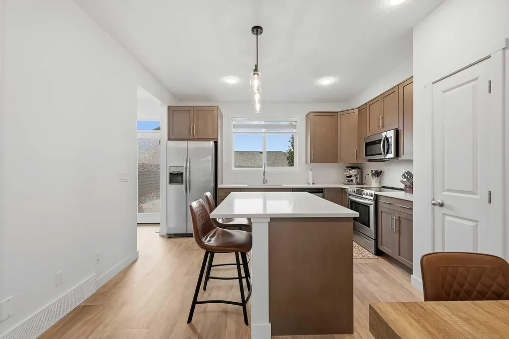21 Carringvue Link NW Calgary AB T3P 1K7