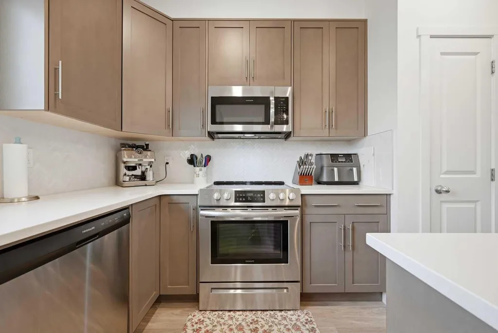 21 Carringvue Link NW Calgary AB T3P 1K7