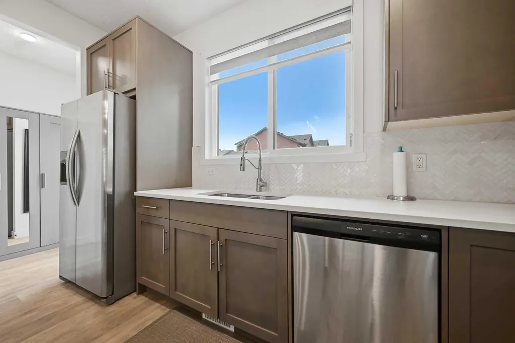 21 Carringvue Link NW Calgary AB T3P 1K7