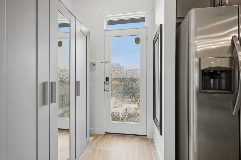 21 Carringvue Link NW Calgary AB T3P 1K7