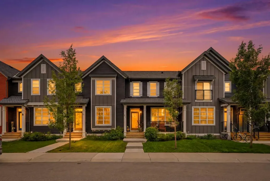 21 Carringvue Link NW Calgary AB T3P 1K7
