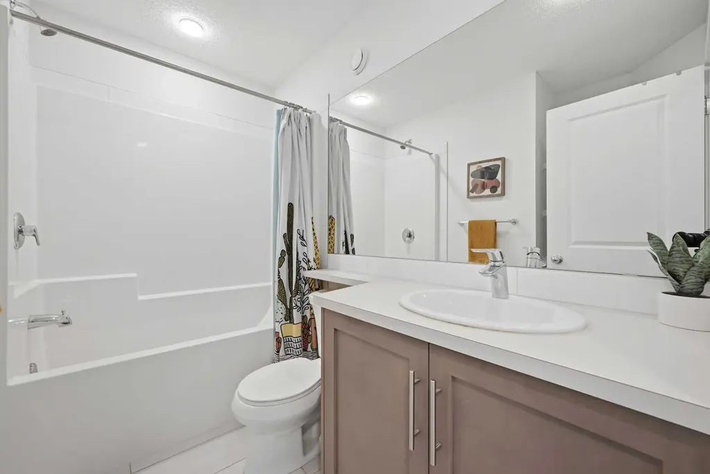 21 Carringvue Link NW Calgary AB T3P 1K7