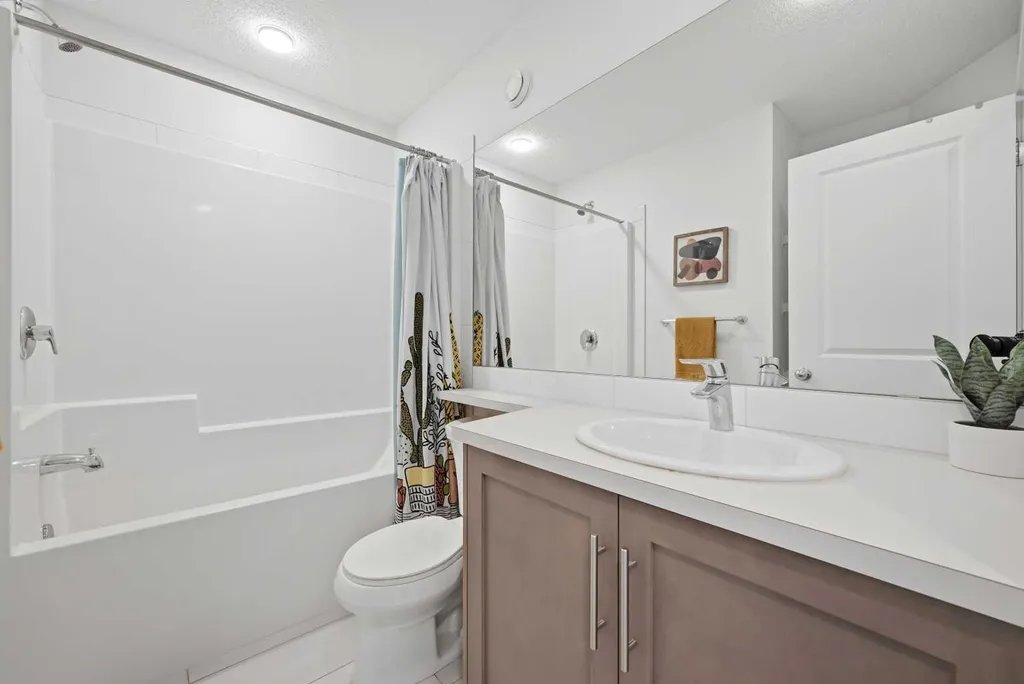 21 Carringvue Link NW Calgary AB T3P 1K7
