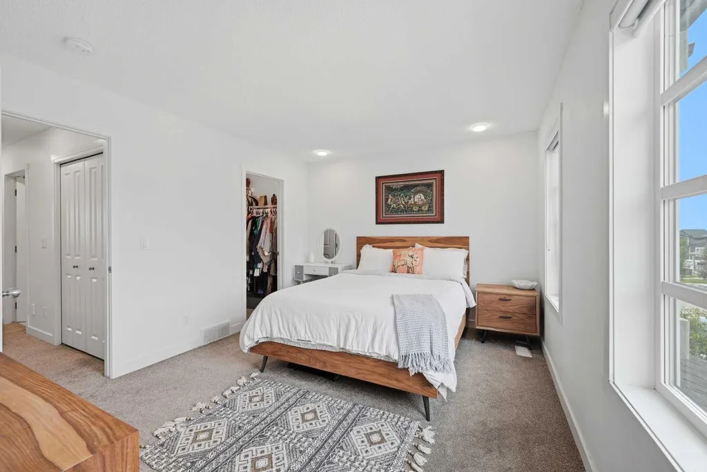 21 Carringvue Link NW Calgary AB T3P 1K7