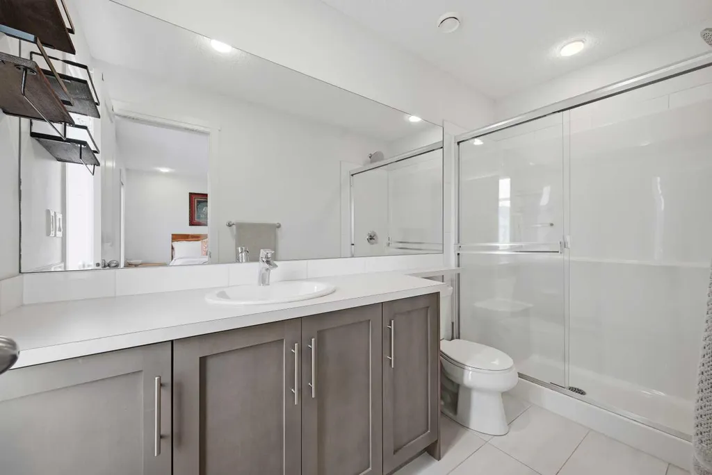 21 Carringvue Link NW Calgary AB T3P 1K7