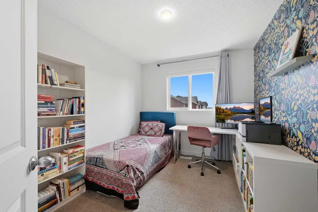 21 Carringvue Link NW Calgary AB T3P 1K7