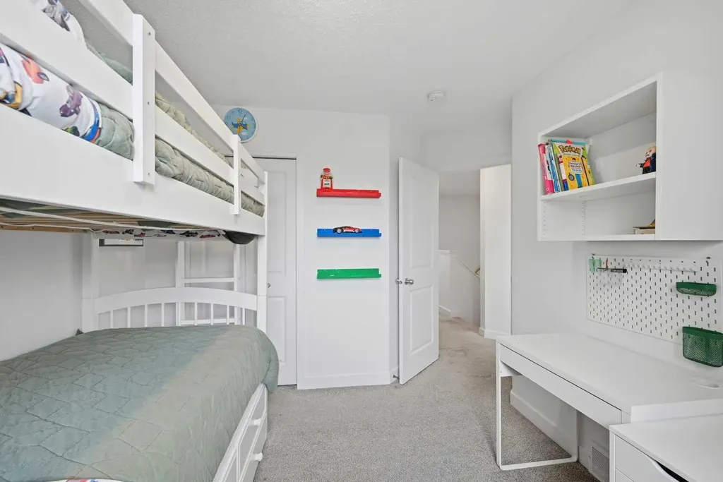 21 Carringvue Link NW Calgary AB T3P 1K7