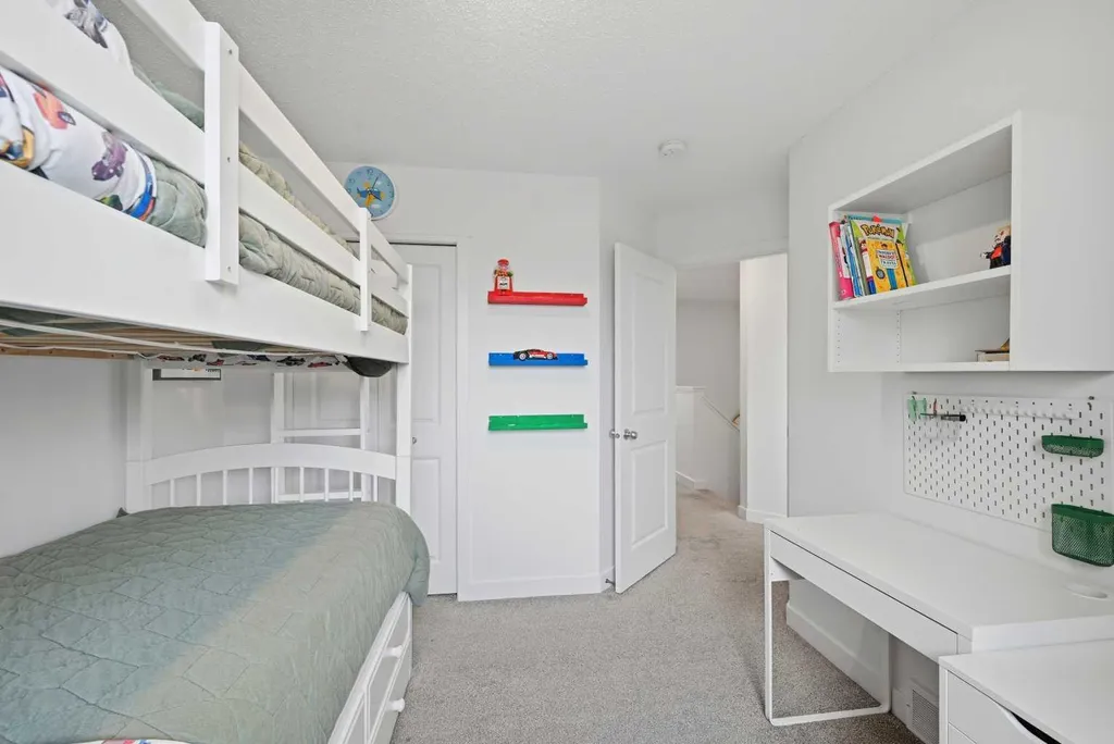 21 Carringvue Link NW Calgary AB T3P 1K7