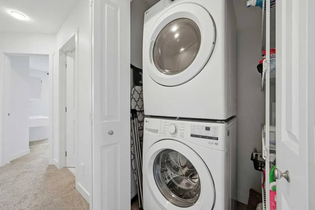 21 Carringvue Link NW Calgary AB T3P 1K7