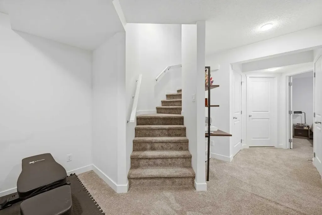 21 Carringvue Link NW Calgary AB T3P 1K7